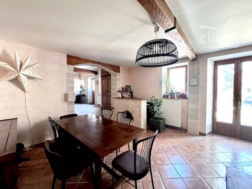 Maison à CIRES-LES-MELLO