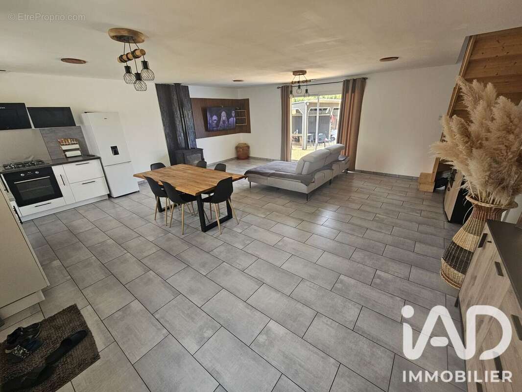 Maison 90 m² à La Breille-Les-Pins  - photo 7