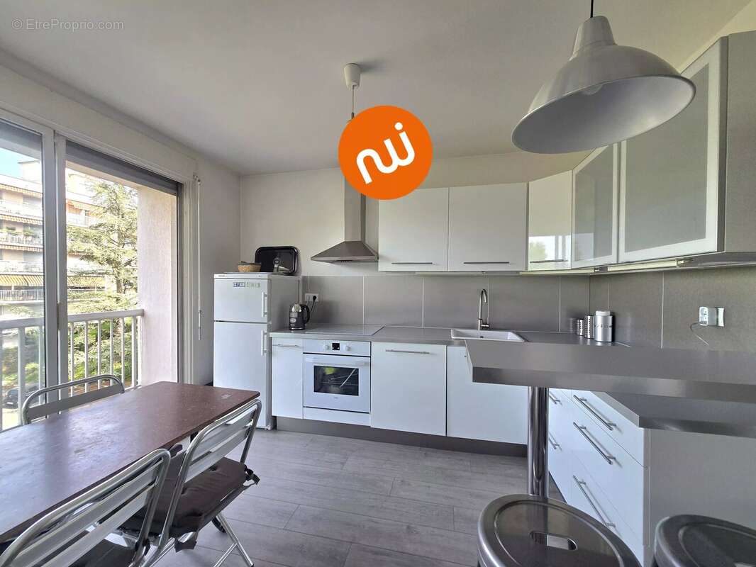 DERNIER ETAGE - Appartement T2 51m² - Parking privée - photo 4