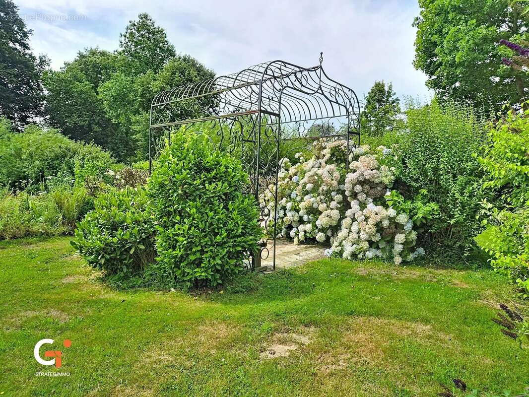L’Histoire au pas de votre porte : Demeure de caractère de 157 m² dans son parc de 6 334 m² - photo 22