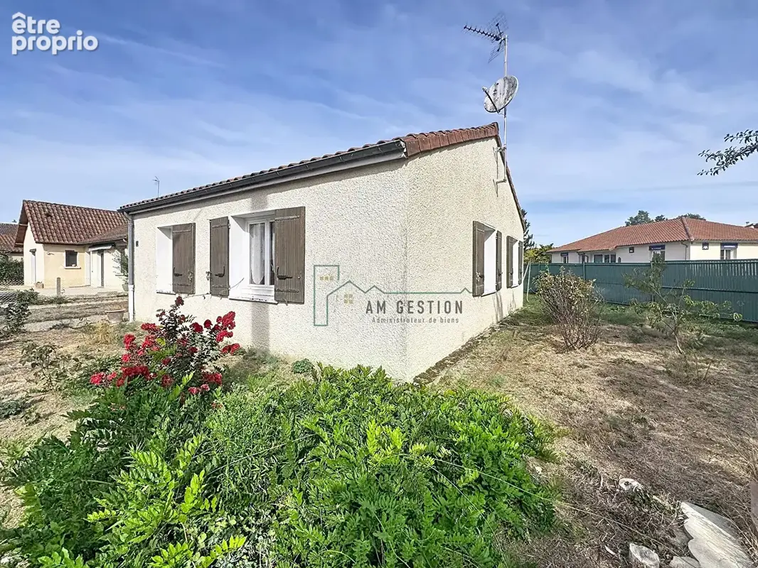 Maison de plain-pied avec jardin dans le centre de Bellac - photo 2