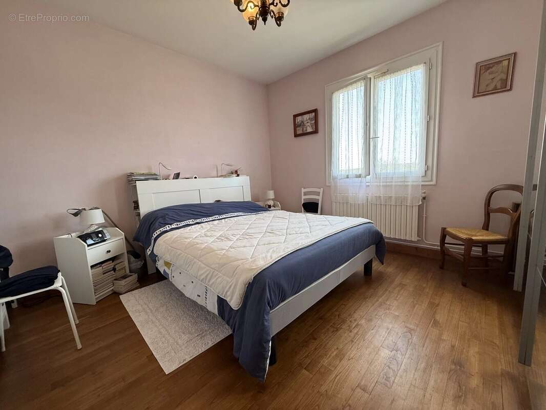Maison à LA ROCHEBEAUCOURT-ET-ARGENTINE