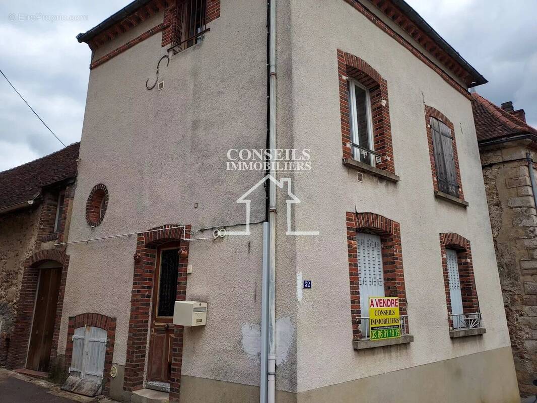 Maison à SAINT-JULIEN-DU-SAULT