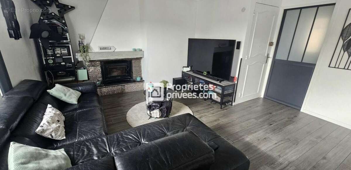 Maison à SAINT-LAURENT-DE-LA-SALANQUE