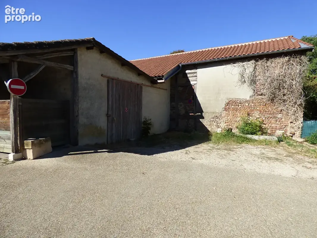 Maison en plein centre de Saint-Trivier-de-Courtes à rénover + dépendance 175 m² - photo 13