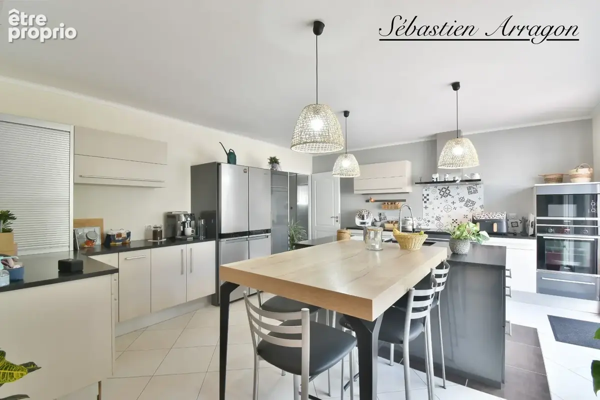PUJOLS (47)-188 m² de confort et d’espace, 4 chambres, piscine et triple garage - photo 8