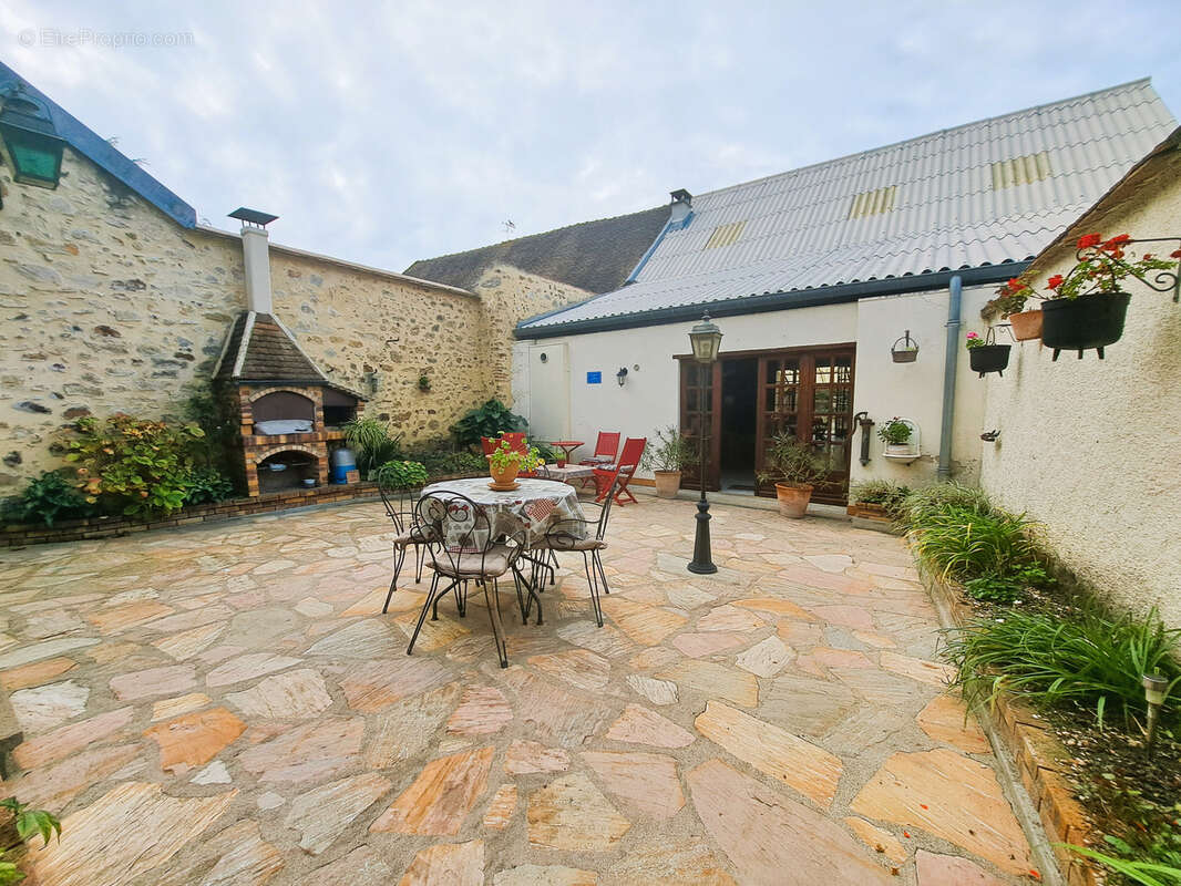 Maison à VILLENEUVE-LA-GUYARD