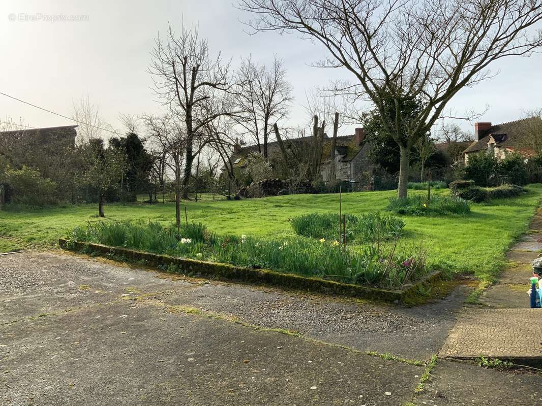 Maison à COUSSAY-LES-BOIS