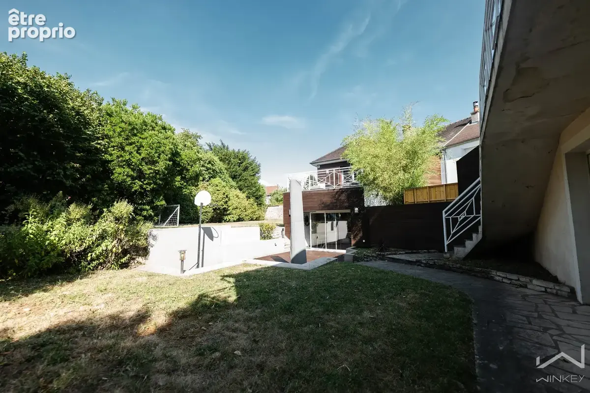 Maison de ville familiale avec dépendance aménagée, grand jardin et fort potentiel (terrain de 809m2) - photo 11