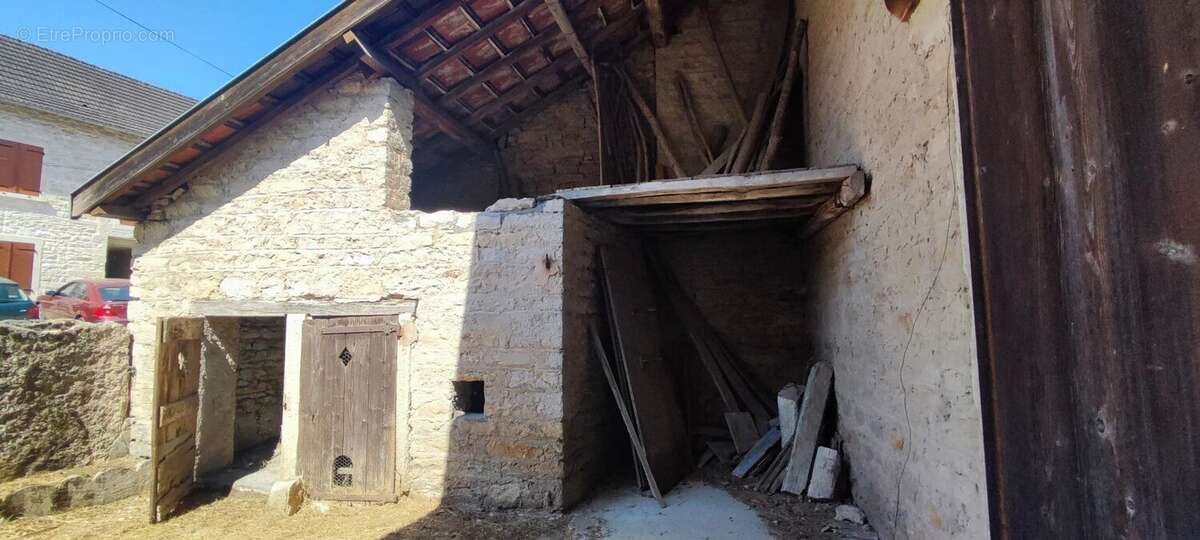 Maison à MONTALIEU-VERCIEU
