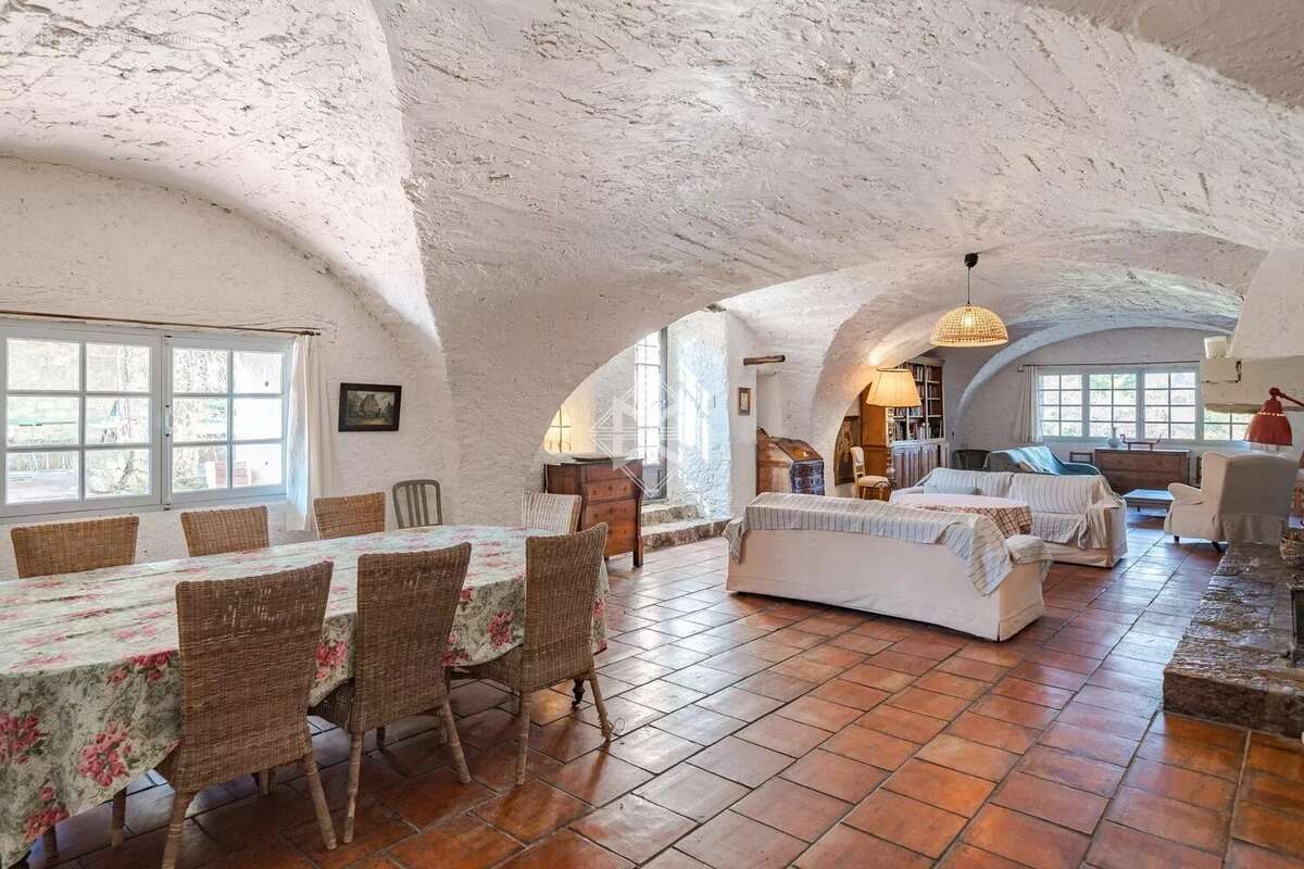 Maison à TOURRETTES