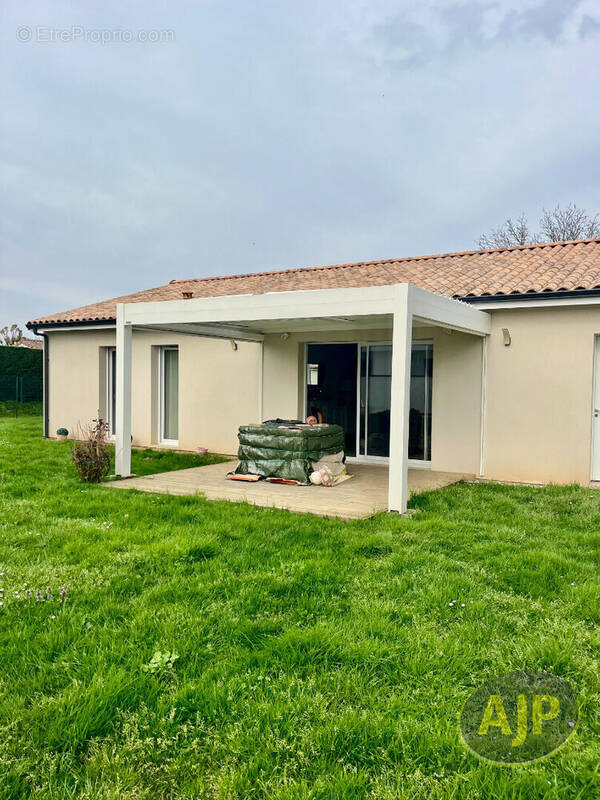 Maison à SAINT-GERMAIN-DU-PUCH