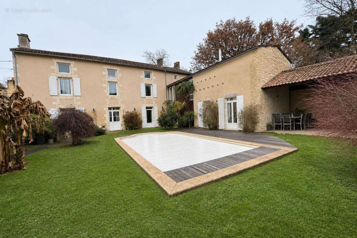 Majestueuse maison 245 m² avec jardin à Neuville - photo 3