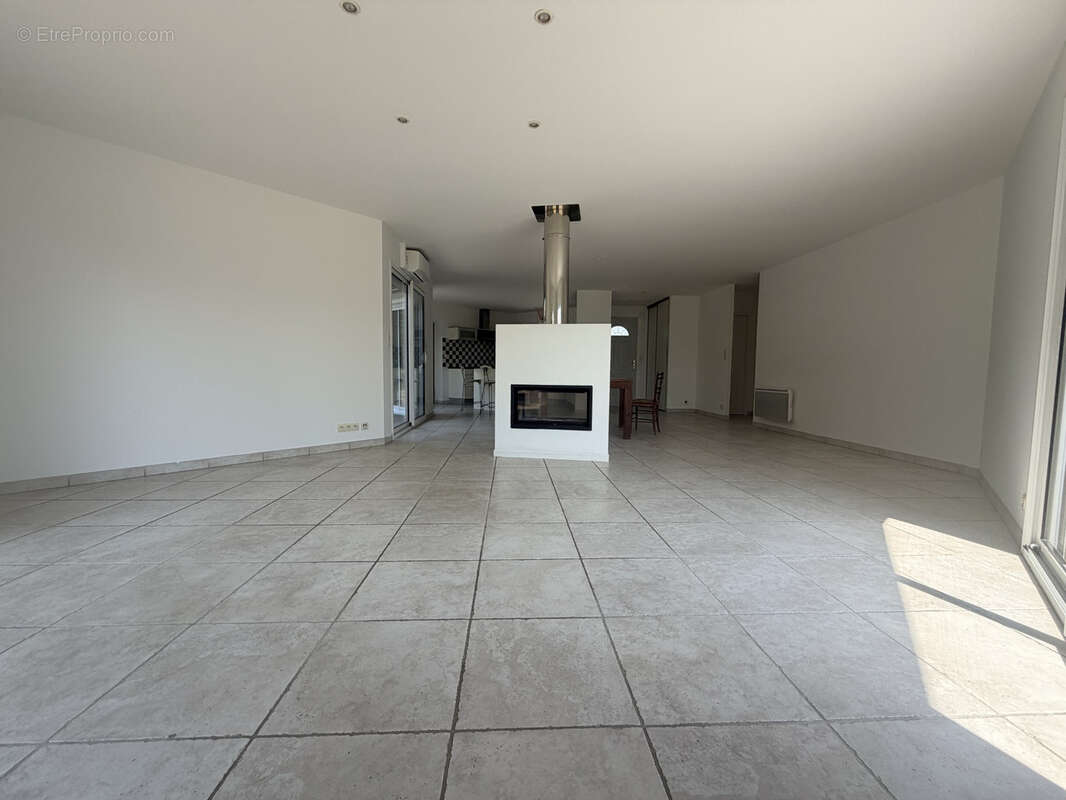 À découvrir à Grenade-sur-l'Adour : une villa familiale aux beaux volumes, dans un environnement privilégié ! - photo 10