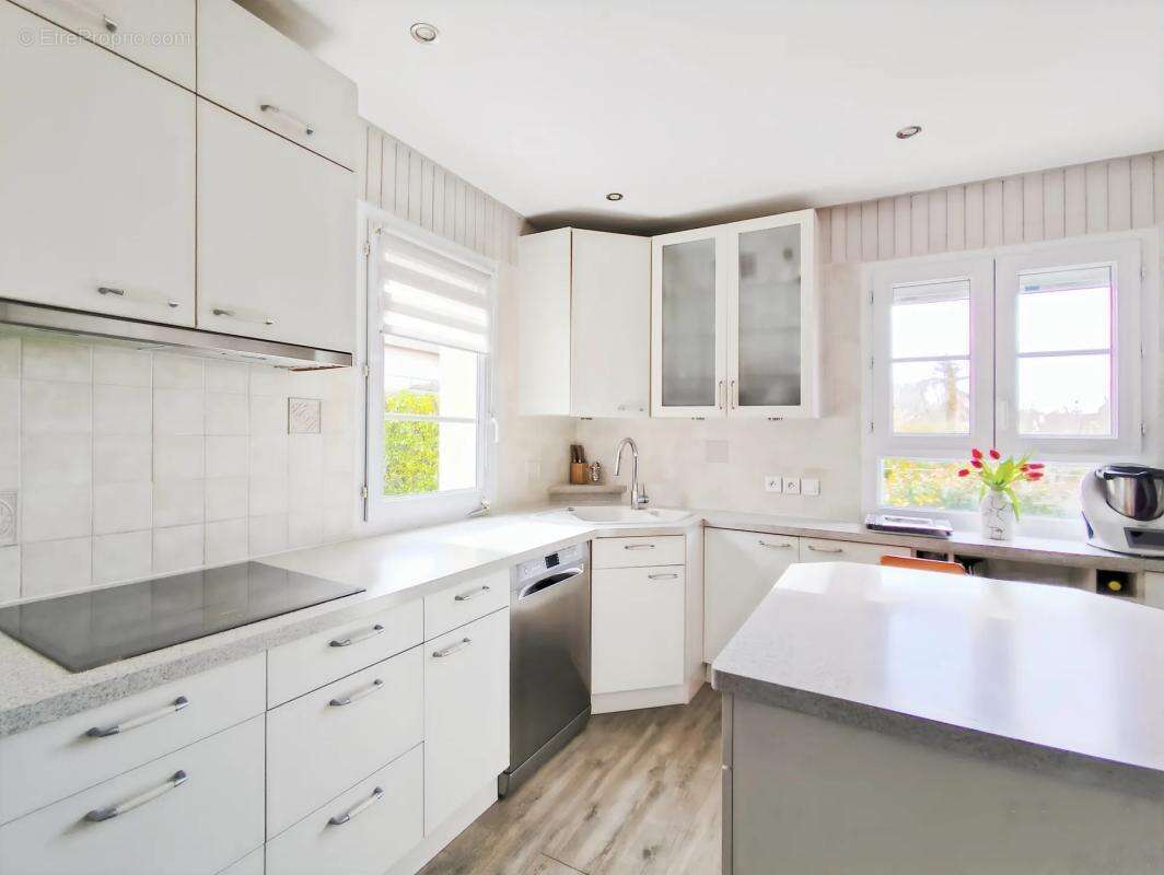 Maison à VERNEUIL-SUR-SEINE