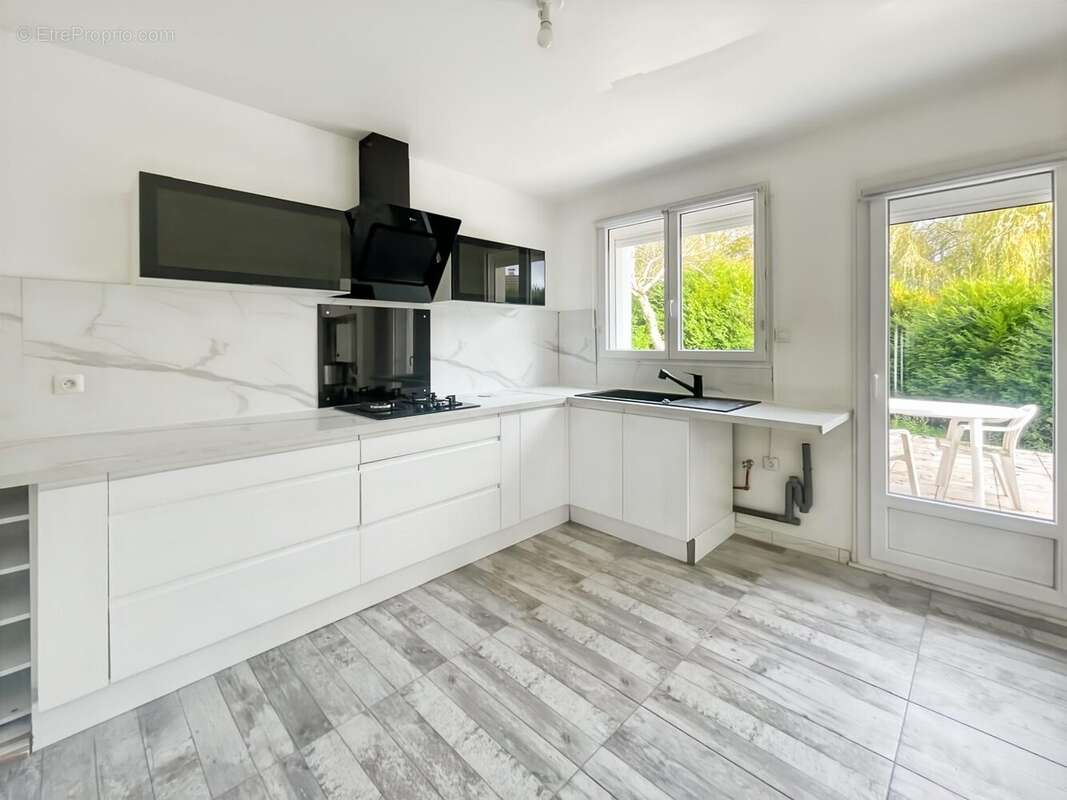 Maison 110 m² à Oissel  - photo 2