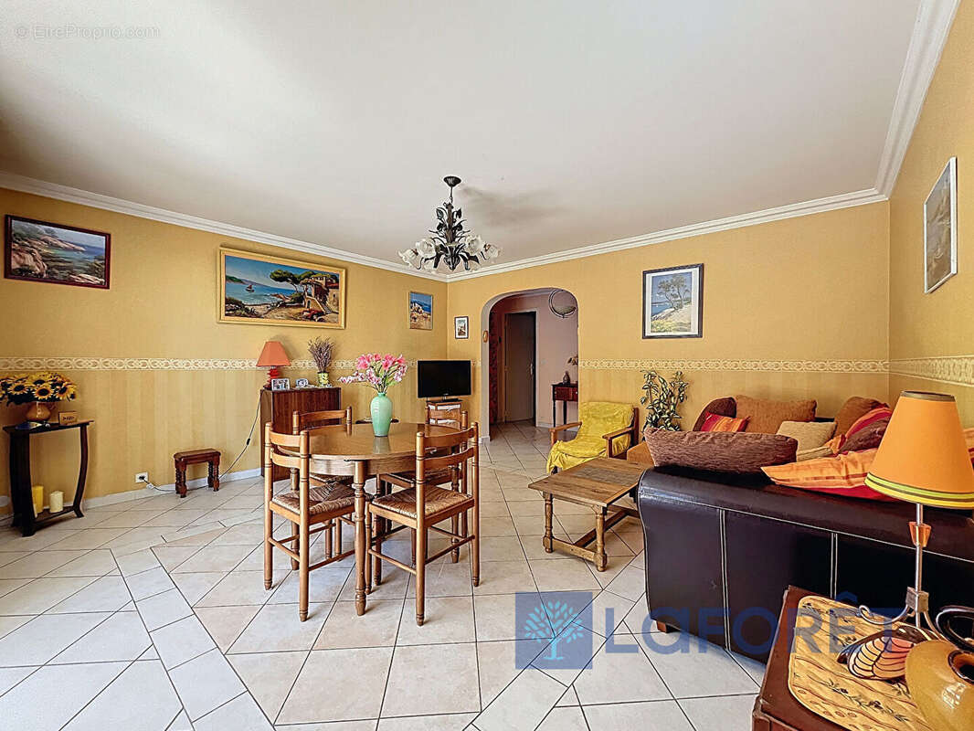 Appartement à SIX-FOURS-LES-PLAGES