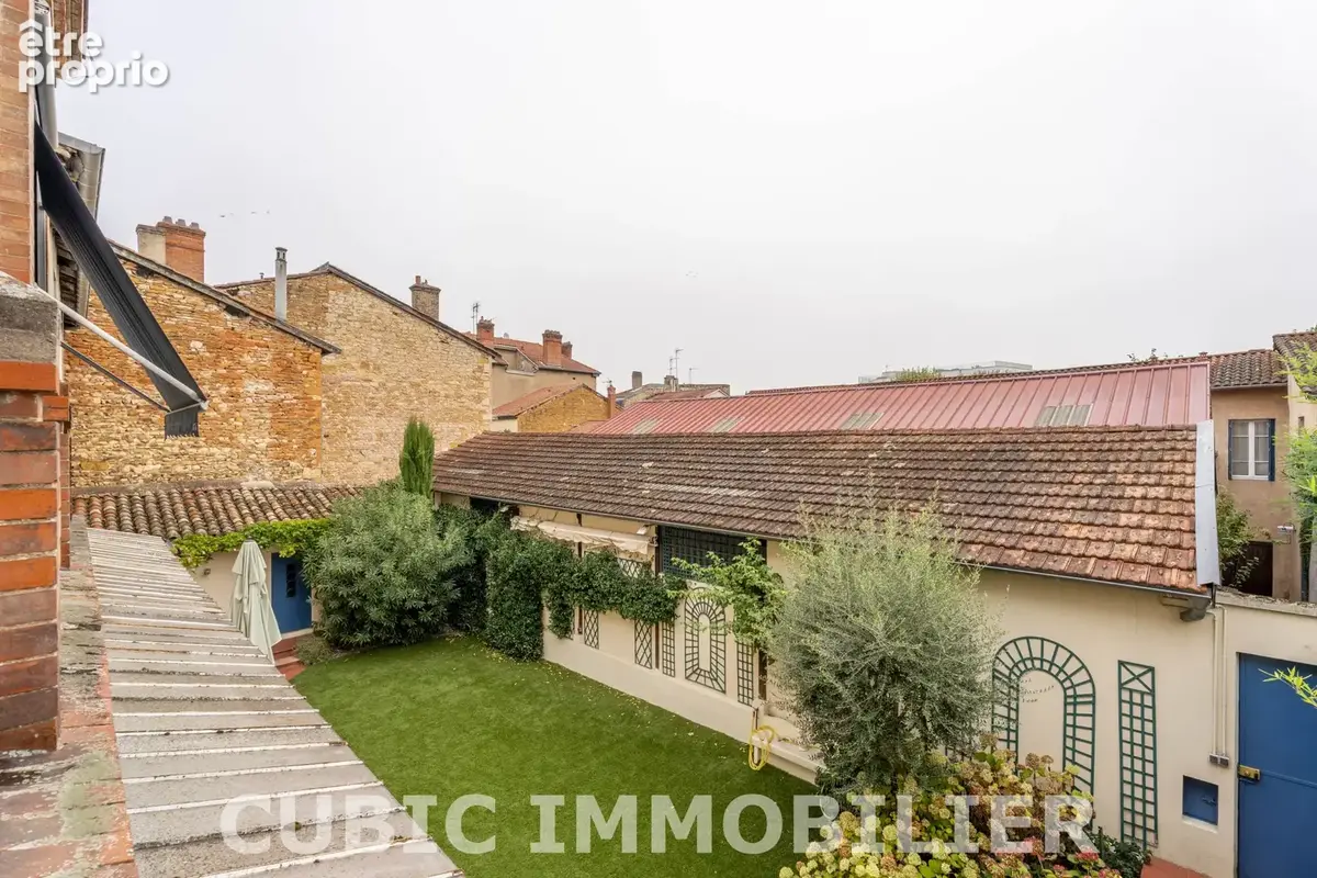 Bien remarquable et prestigieux de 238 m2 en plein cœur de Villefranche avec jardin sans vis à vis - photo 2
