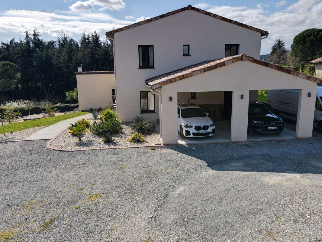 Maison à SAINT-LAURENT-DU-PAPE