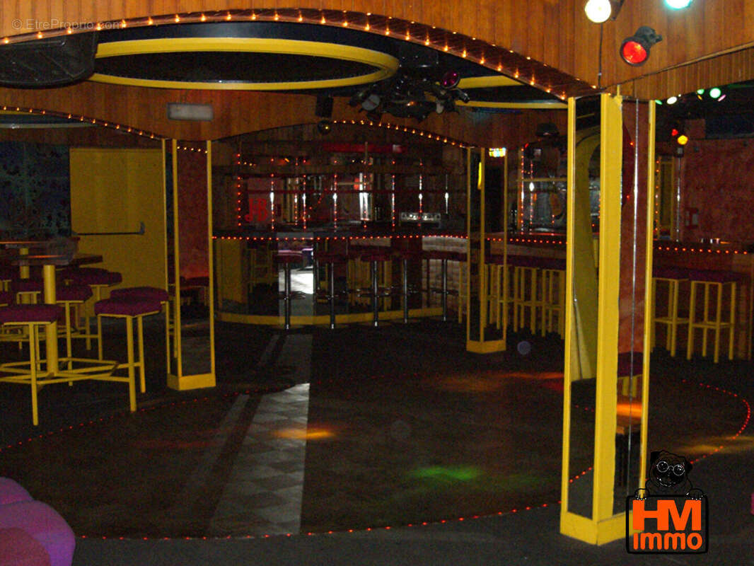 Commerce à SAINT-LEONARD-DE-NOBLAT