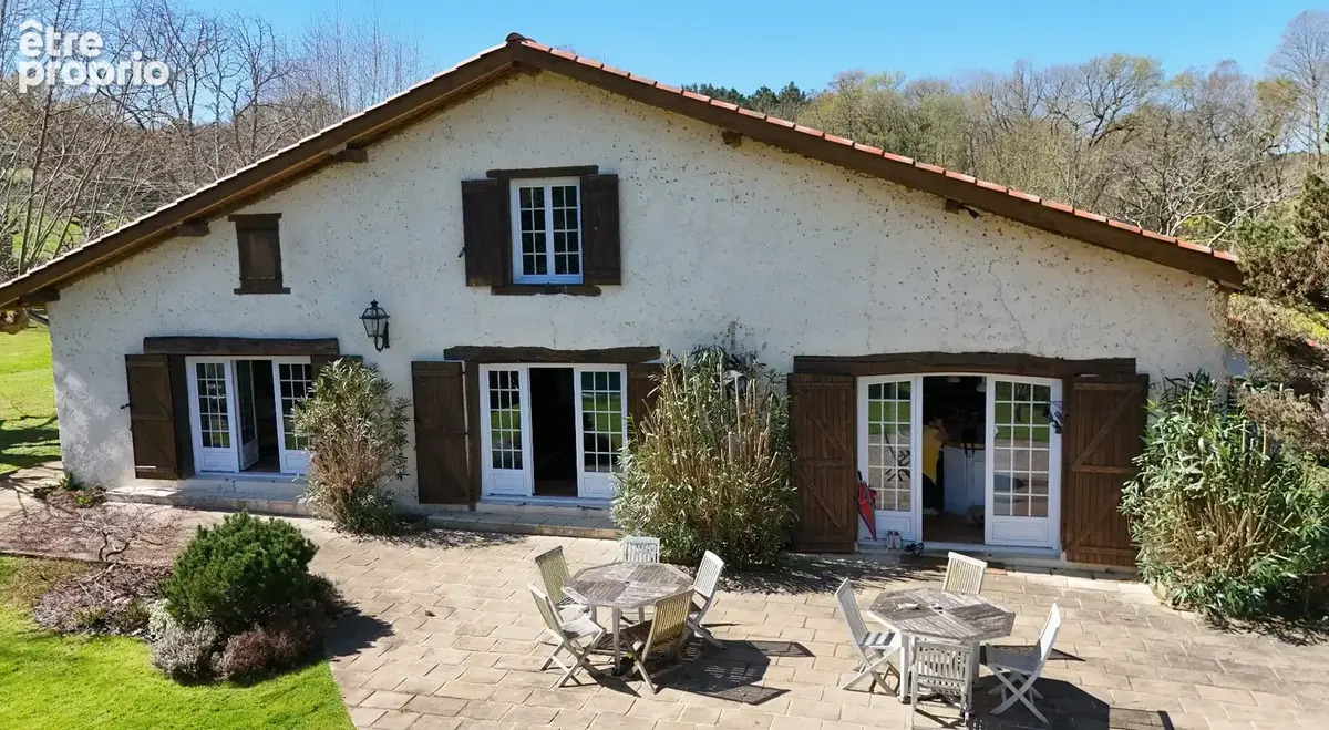 Propriete de type t8 de 292 m2 + 2 dependances + piscine + 3 garages - photo 26