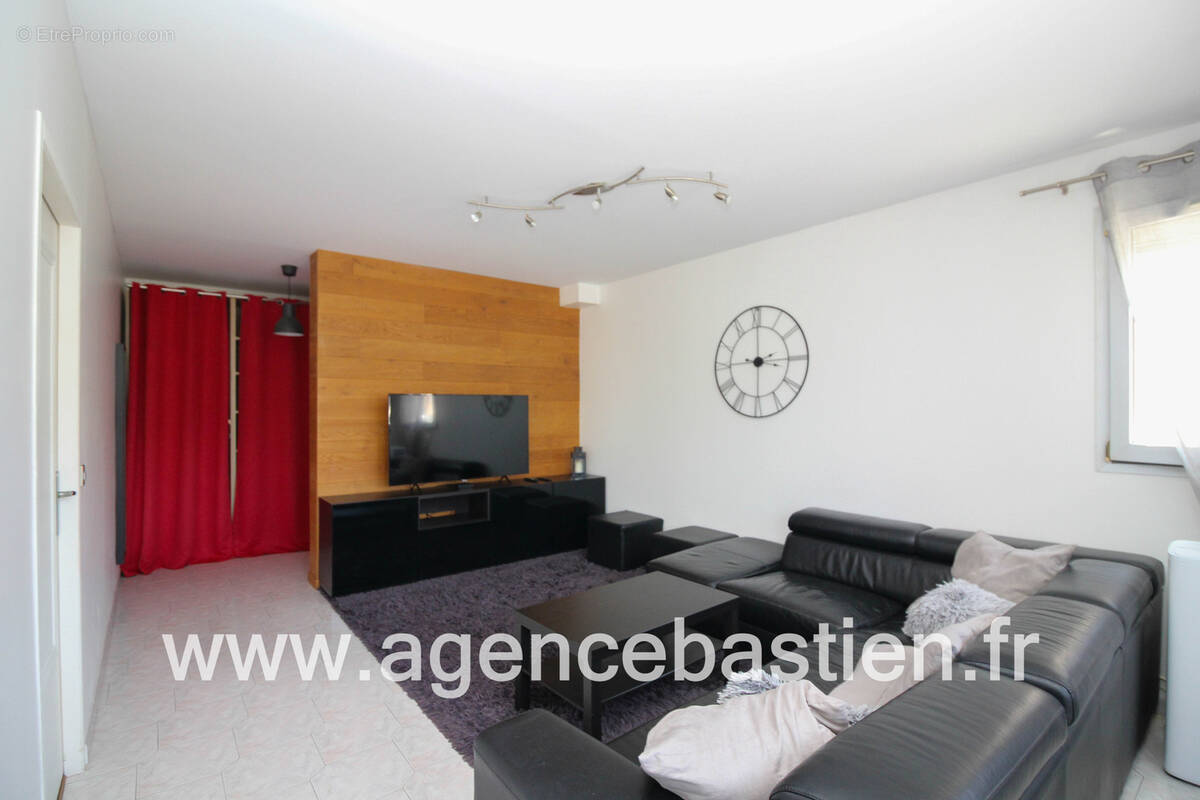 Appartement à VERSONNEX