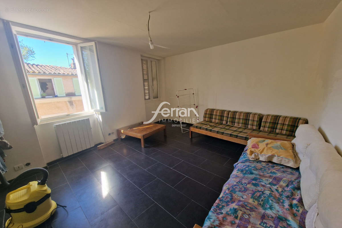 Appartement à SALERNES