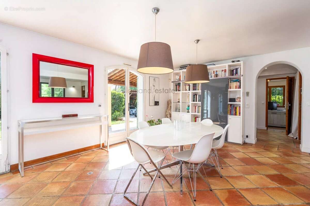 Maison à VALBONNE