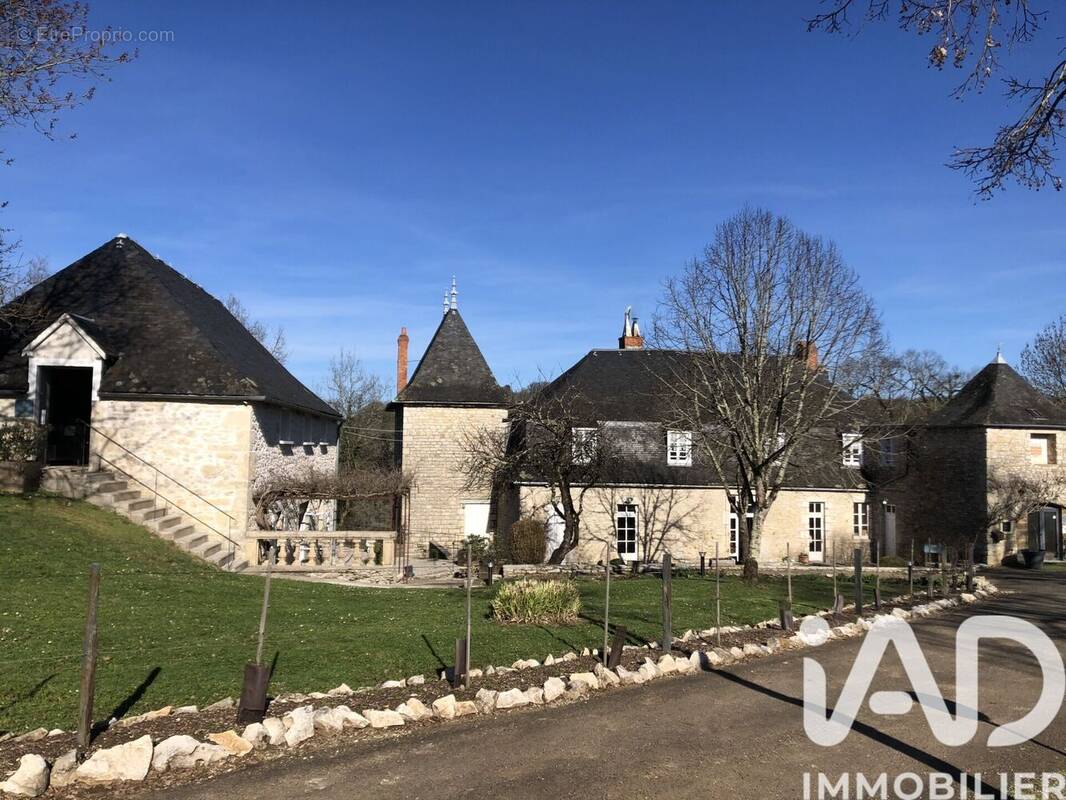 Photo 1 - Maison à SAINT-DENIS-LES-MARTEL