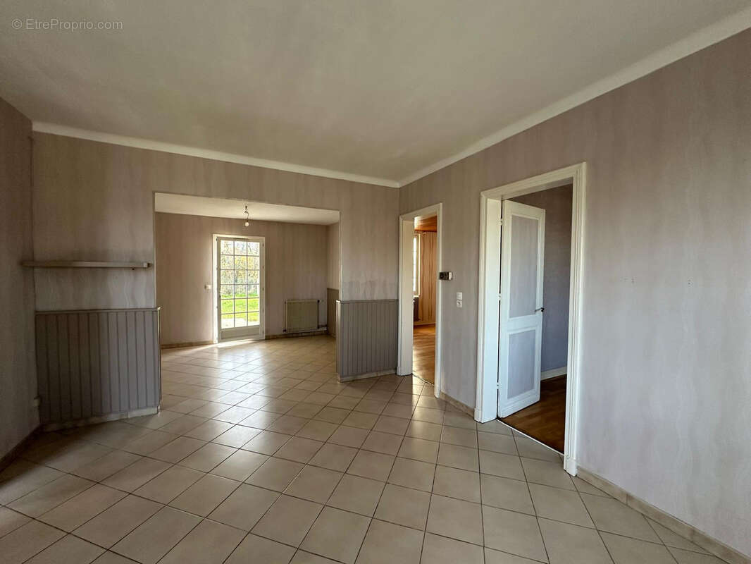 Maison à LA ROCHE-CHALAIS