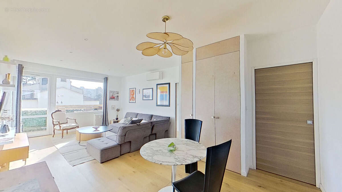 Appartement à LYON-8E