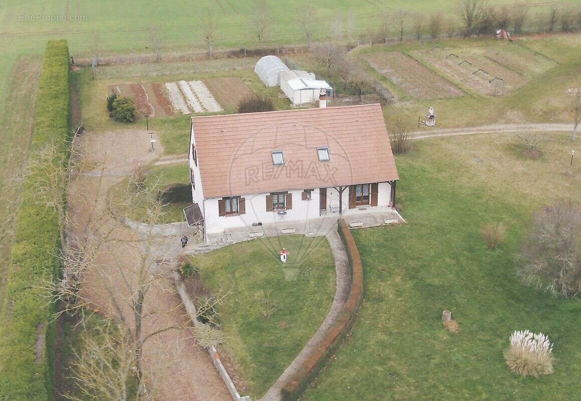 Maison à COSNE-COURS-SUR-LOIRE