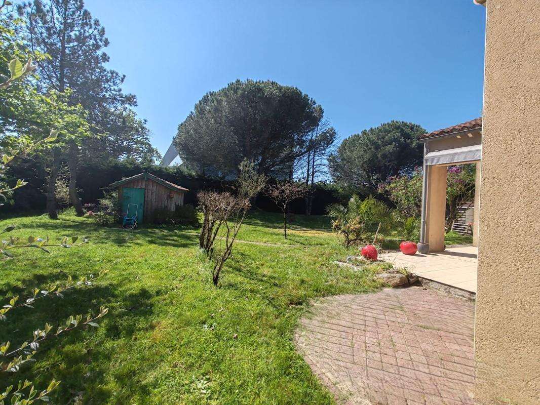 maison d'architecte de 140 m2 avec 4 chambres et terrain de - photo 3