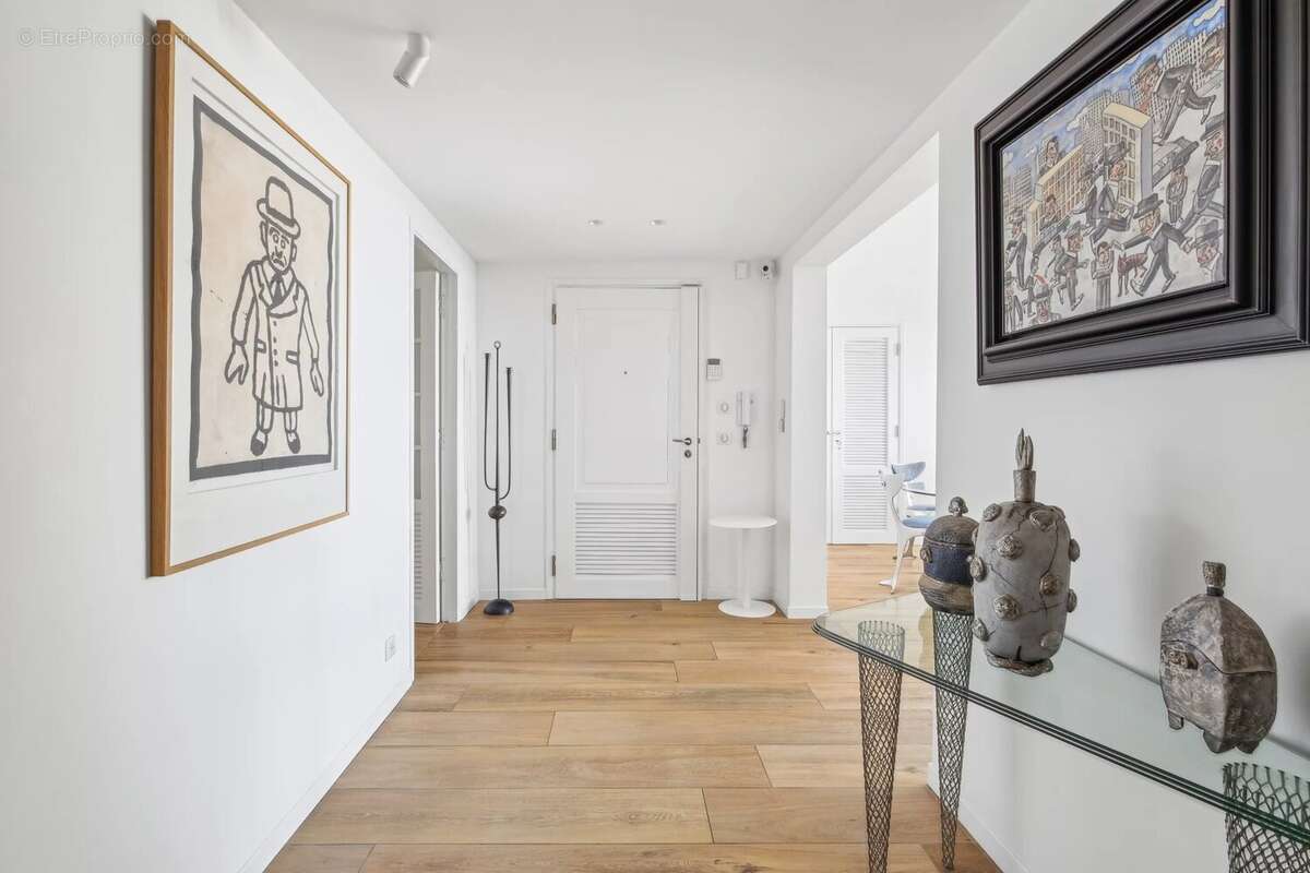 VENDU - CANNES - CROIX DES GARDES - DANS UN ÉCRIN DE BEAUTE   108 m2 élégants, vue époustouflante sur le Palm Beach, Les Iles de - photo 16