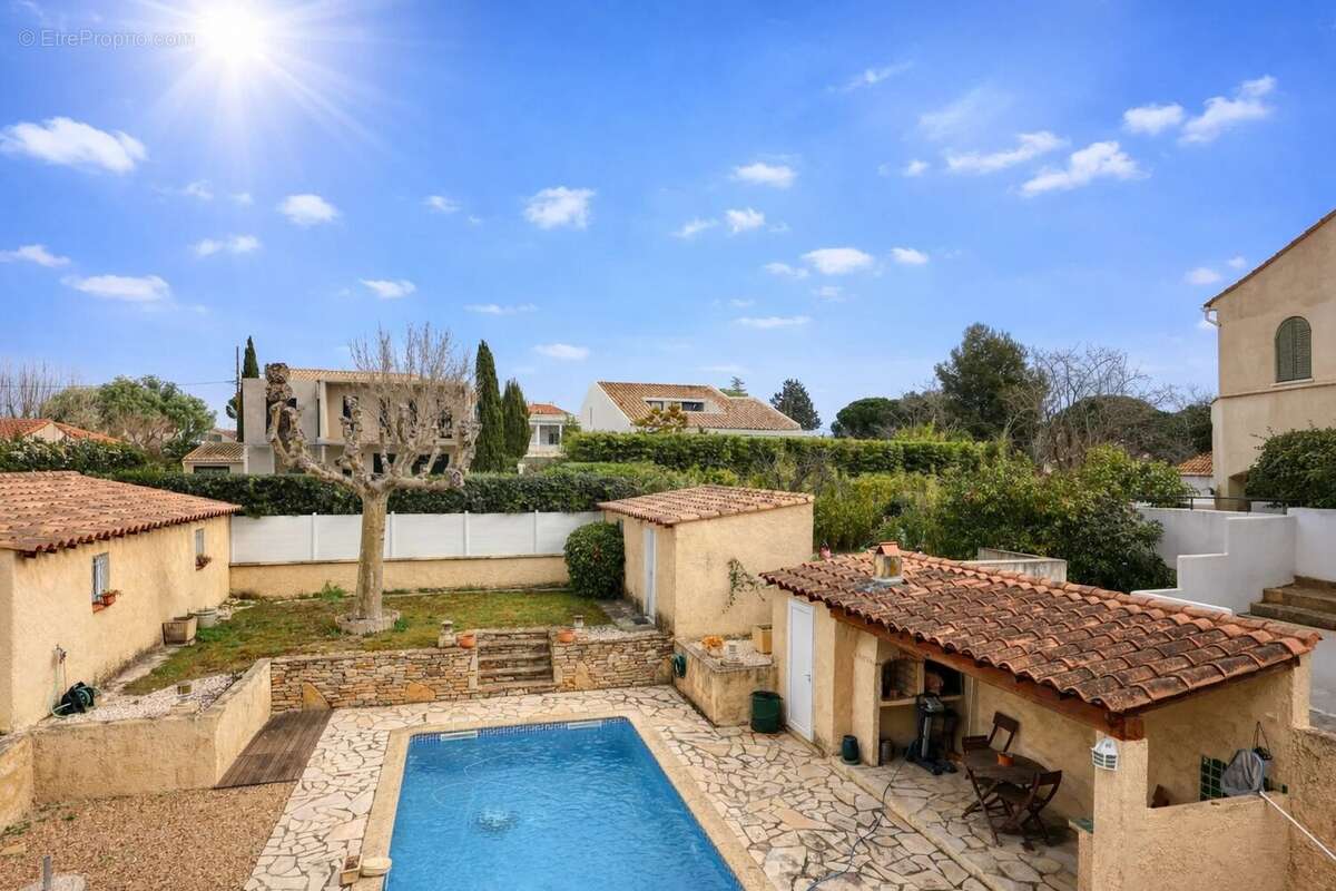 Maison à SAINT-CYR-SUR-MER