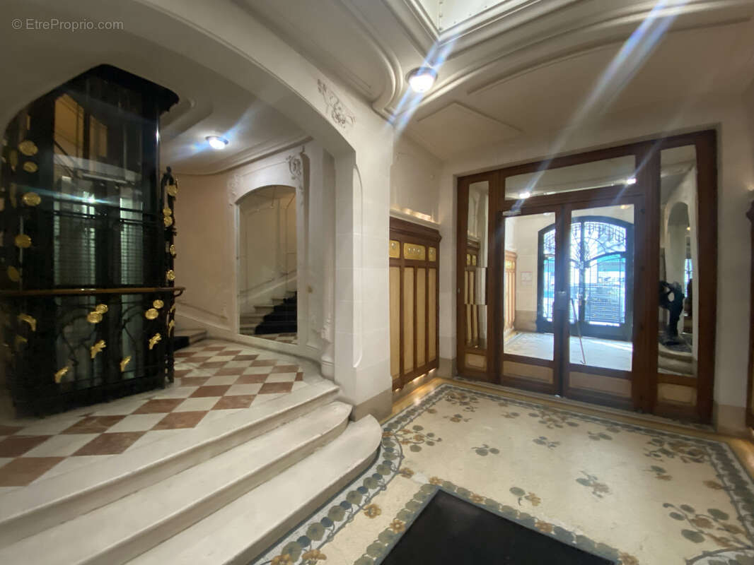 Appartement à PARIS-1E