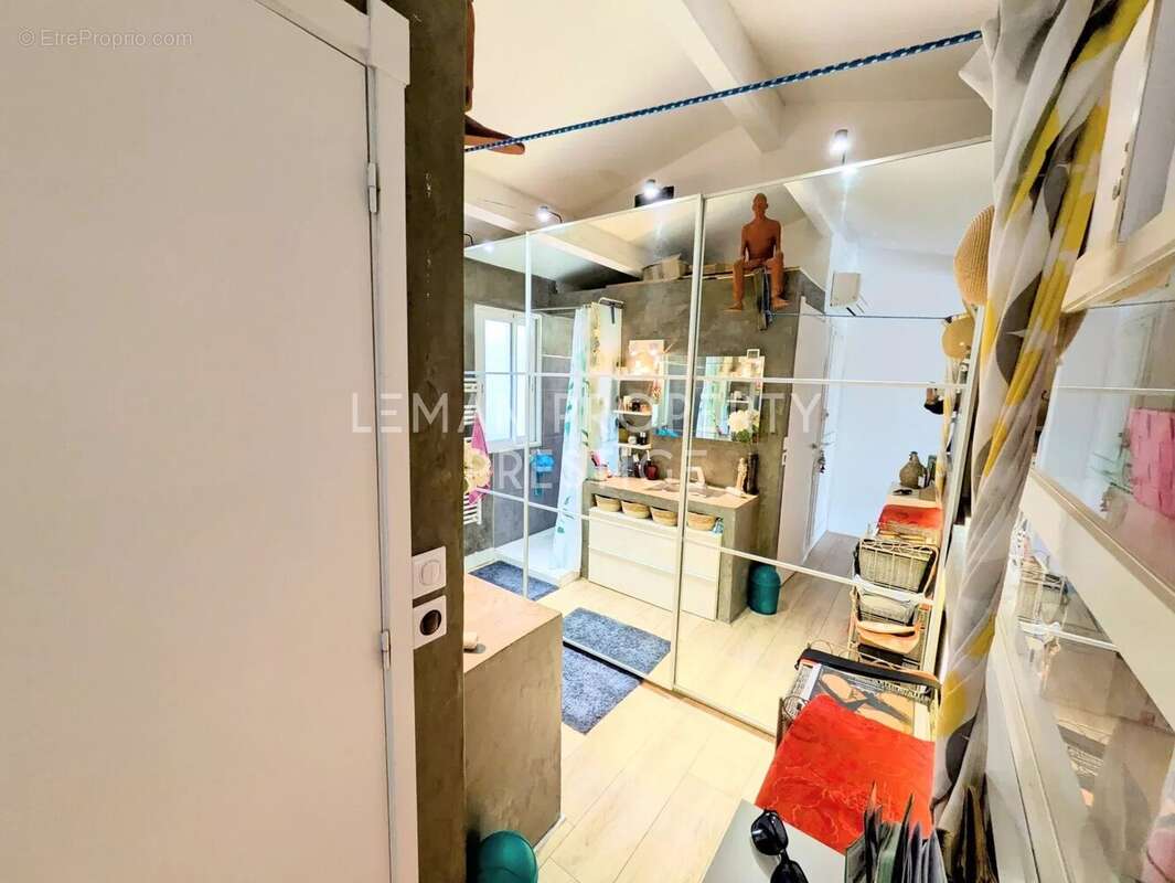 Appartement à VALLAURIS