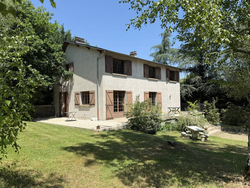 Maison à SAINT-CYR-LA-ROCHE