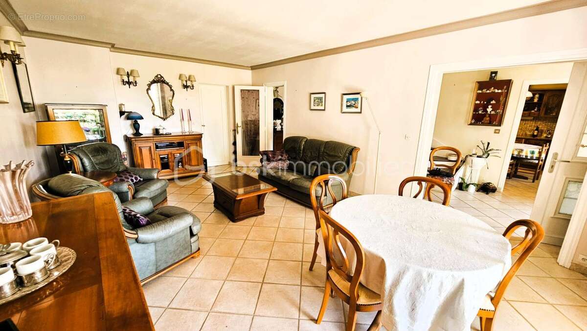 Une maison aux volumes généreux et au potentiel rare à vert-le-grand - photo 2
