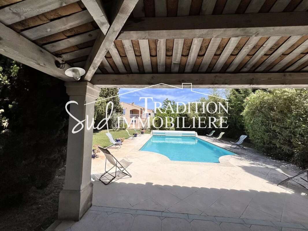 Maison à FONTVIEILLE