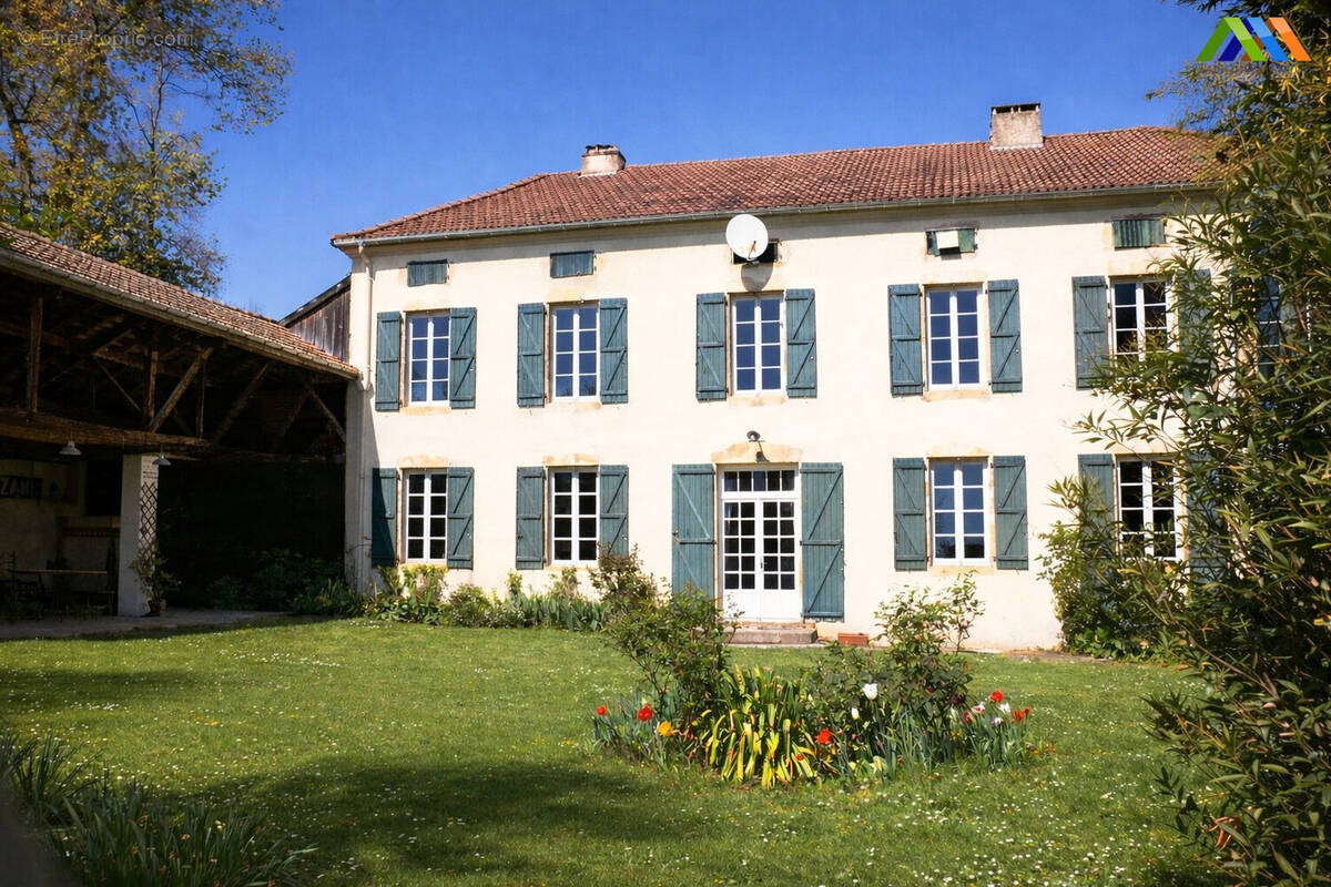 Maison de Maître in Madiran  elegant main façade - Maison à MADIRAN