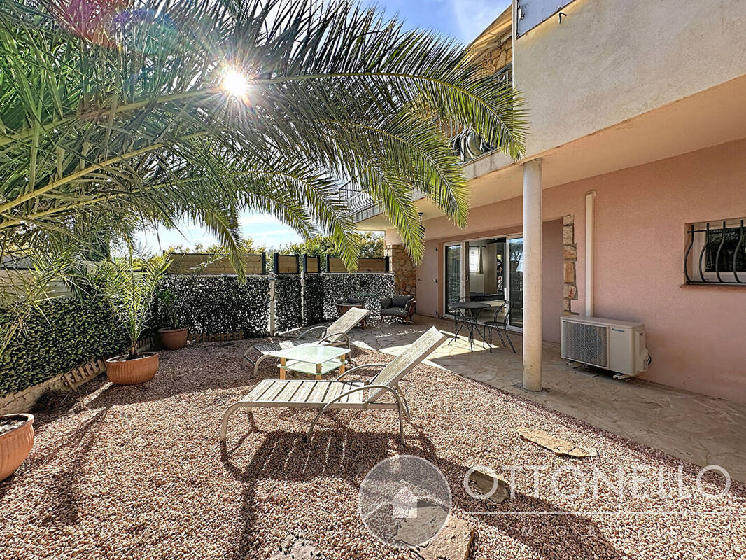 Appartement à ROQUEBRUNE-SUR-ARGENS