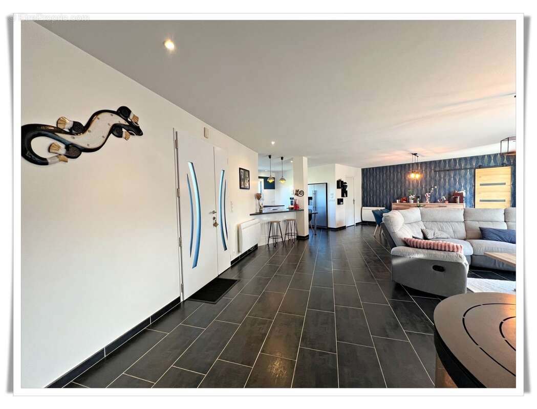 À vendre au Sourn, à proximité immédiate de Pontivy : découvrez cette spacieuse maison familiale de plus de 200 m² habitables - photo 31