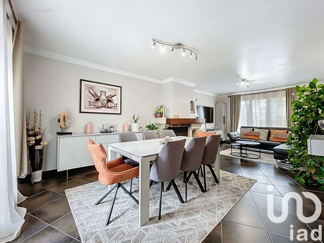 Photo 2 - Maison à CHENNEVIERES-SUR-MARNE