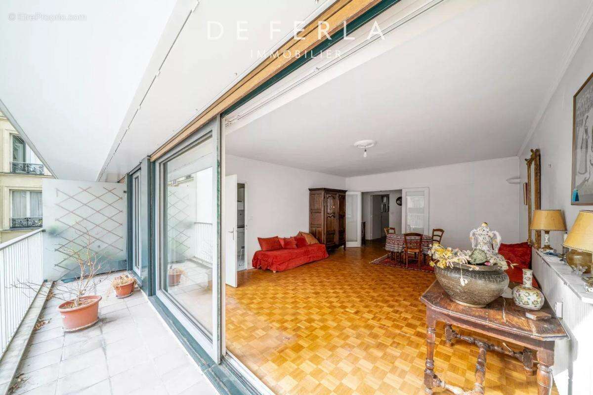 Appartement à PARIS-15E