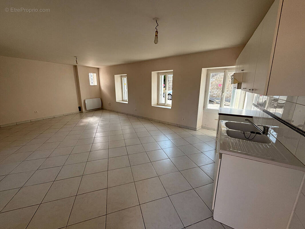 Appartement à GUILLIERS