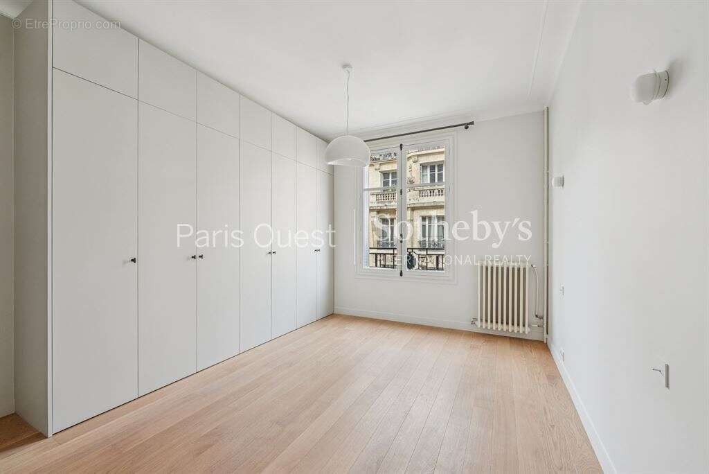 Appartement à PARIS-16E