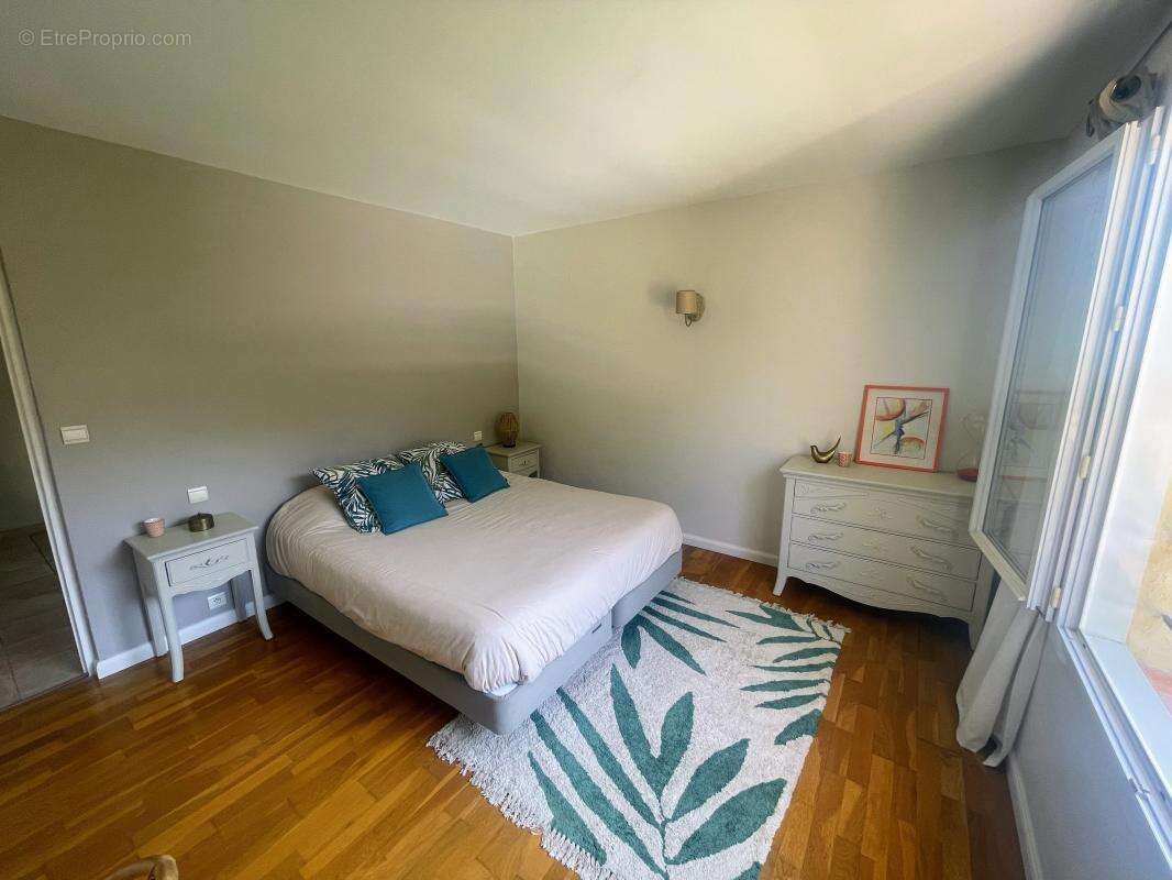 Maison 233 m² à Rognes  - photo 13