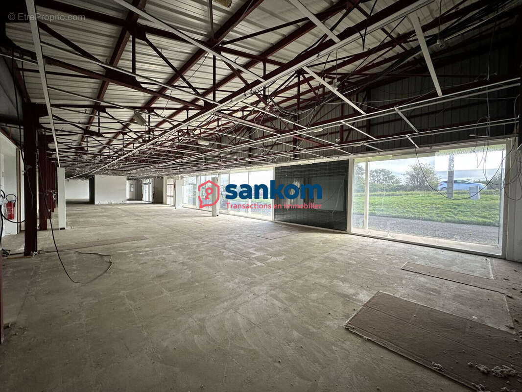 Commerce 2480 m² à Solignac-Sur-Loire  - photo 3