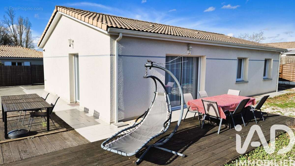 Photo 2 - Maison à BEYCHAC-ET-CAILLAU